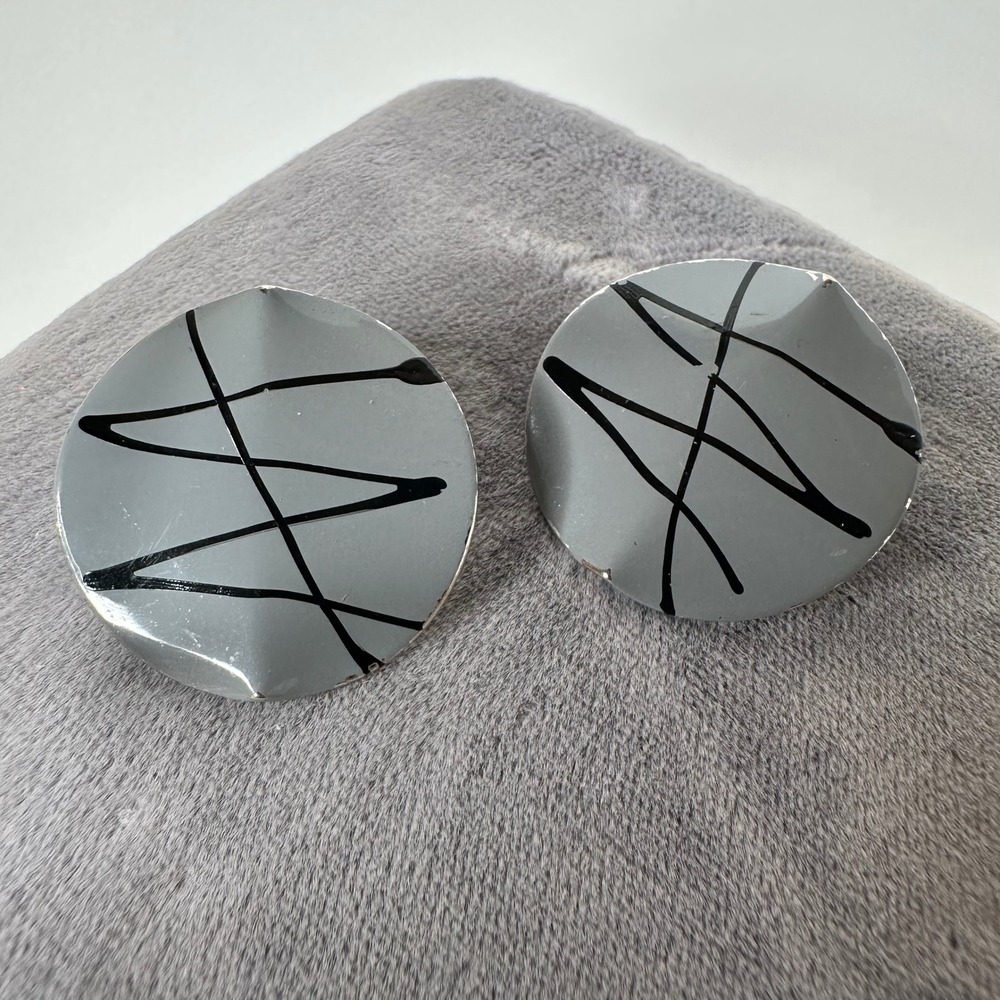 Vintage Gray Enamel Abstract Scribble Round Disc Post Earrings Silver Tone 80s
